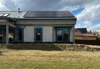 Instalacja fotowoltaiczna 10 KW, magazyn energii 15 KW niskonapięciowy na falowników daje 12 KW niskonapięciowe￼